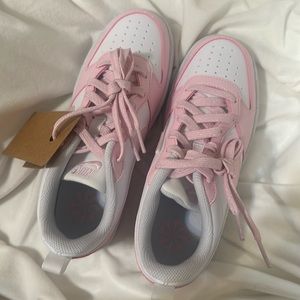 PINK NIKE DUNKS